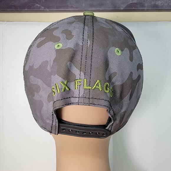 Six Flags Looney Tunes Grey Camo Snap Back Hat w/ Embroidered Taz - Picture 4 of 7